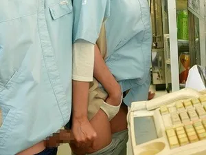 丈夫有外遇，妻子与打工的学生有外遇。